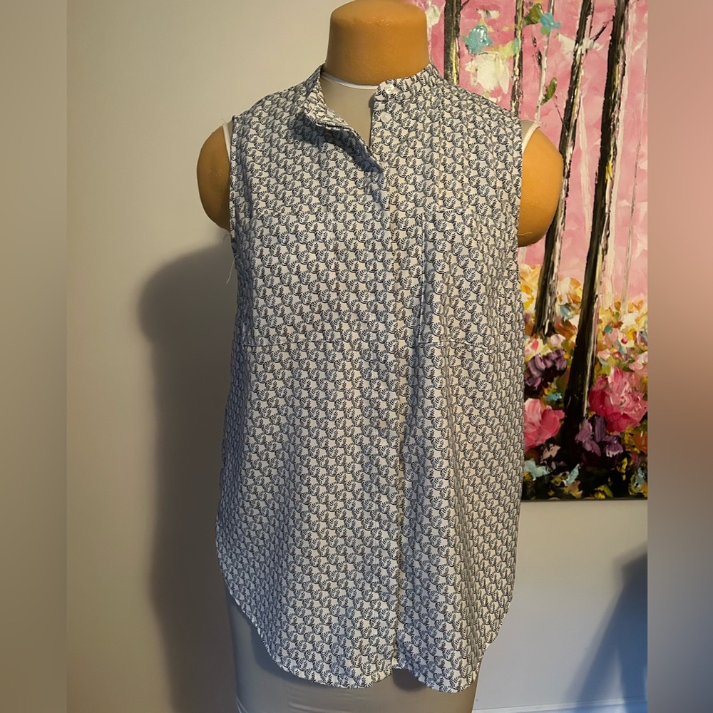 H&M Sleeveless Button-up, High Collar Blouse. EUC. Sz 6